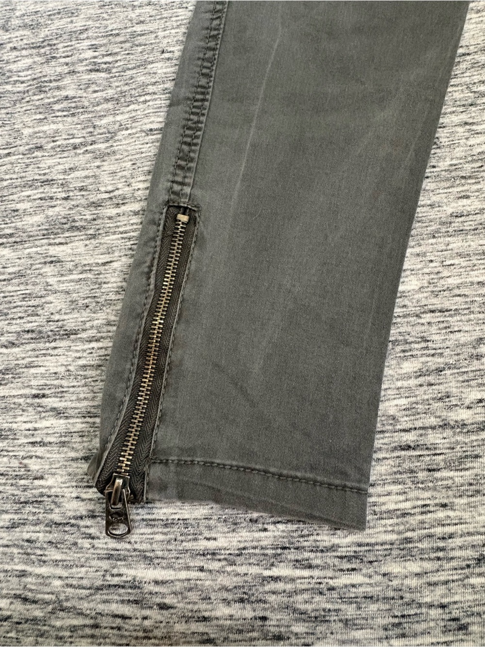 NWT - Buffalo David Bitton Ladies Grey Cargo Pants Skinny Leg Size 27 - Picture 2 of 7